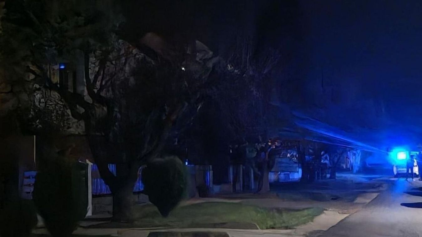 Kék villogó az éjszakában (A Sonline olvasójának felvétele)