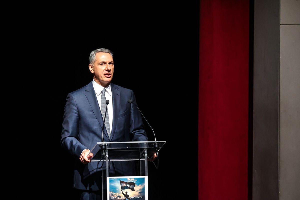 Bonyhád, 2025. október 22.
Lázár János építési és közlekedési miniszter beszédet mond az 1956-os forradalom és szabadságharc 69. évfordulója alkalmából tartott bonyhádi megemlékezésen 2025. október 22-én.
MTI/Kiss Dániel