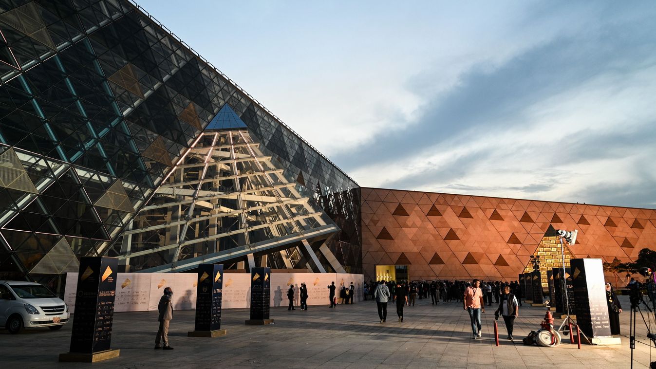 Egymilliárd dolláros csoda a sivatagban, megnyílt a Nagy Egyiptomi Múzeum