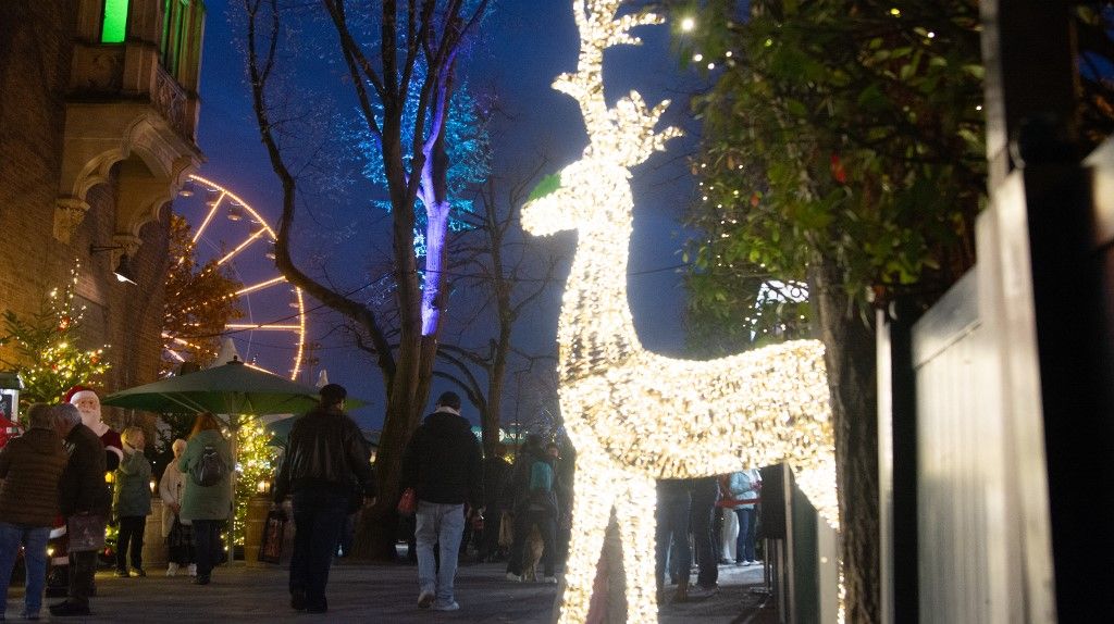 Kölnben még kinyitott idén a karácsonyi vásár (Fotó: dpa Picture-Alliance via AFP)