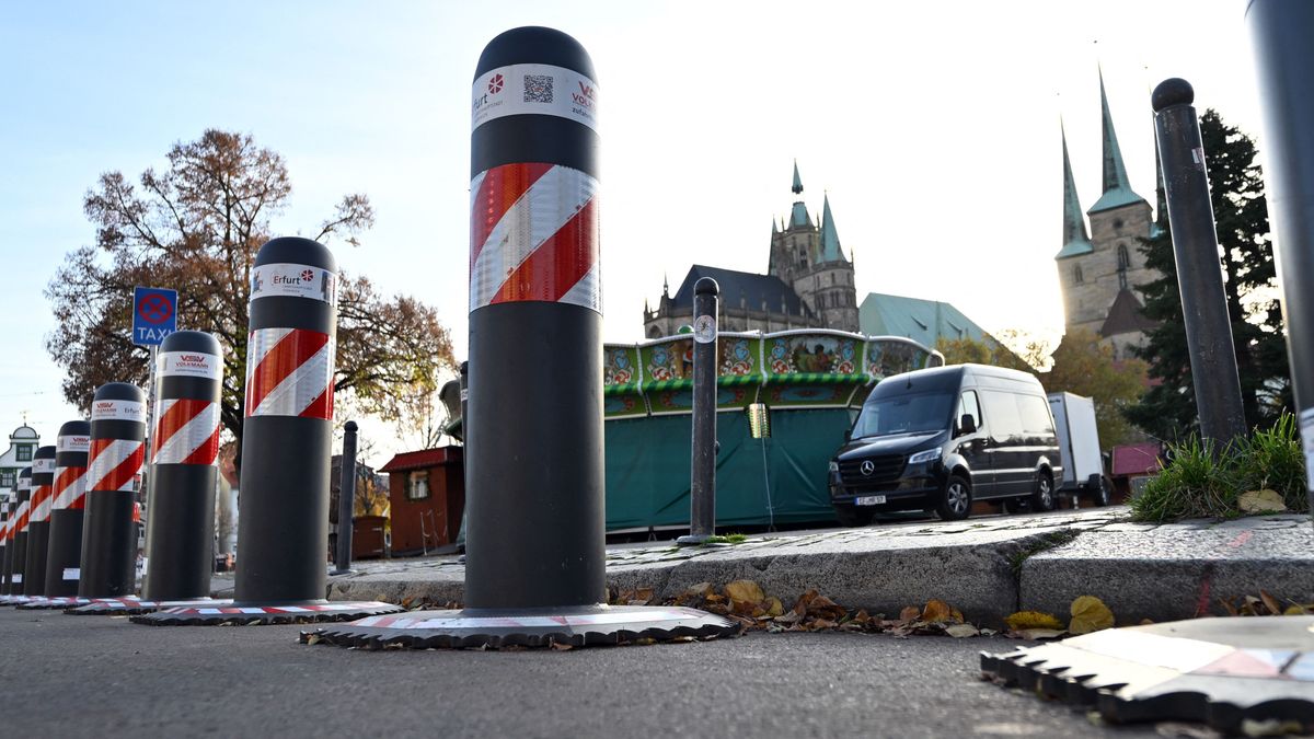 Betonakadályok és fények – így néz ma ki egy karácsonyi vásár + videó