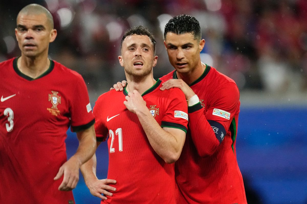 Diogo Jota (középen) és Cristiano Ronaldo a portugál válogatottban