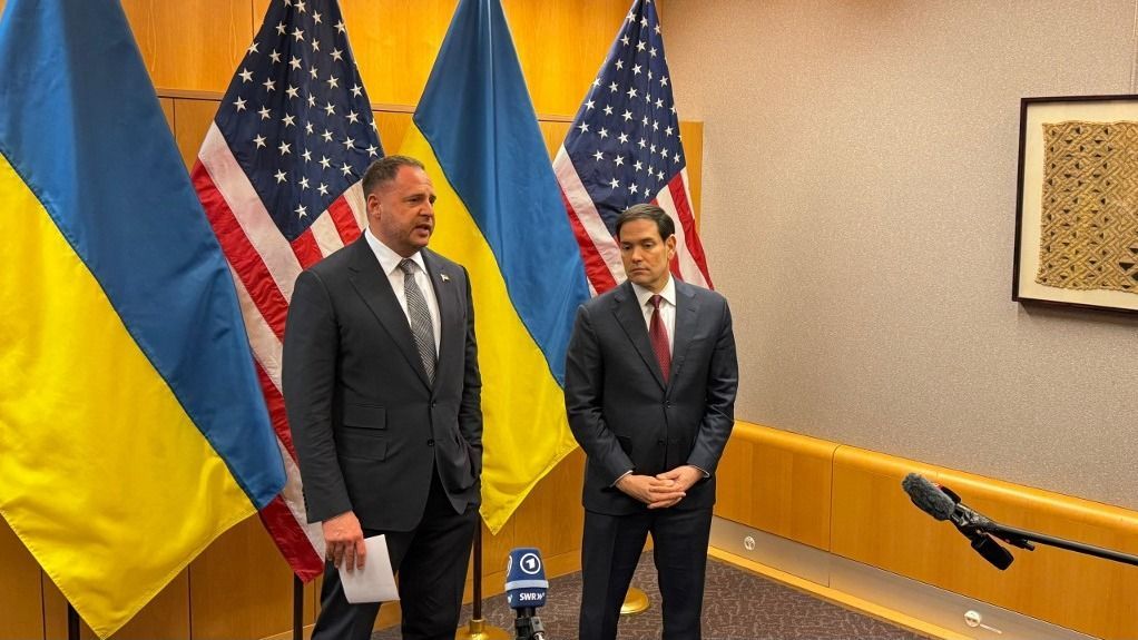GENEVA, SWITZERLAND - NOVEMBER 23: US Secretary of State Marco Rubio (R) and Ukraine’s presidential chief of staff Andriy Yermak (L) held press briefing in the US mission in Geneva, Switzerland on November 23, 2025. Beyza Binnur Donmez / Anadolu (Photo by Beyza Binnur Donmez / Anadolu via AFP)