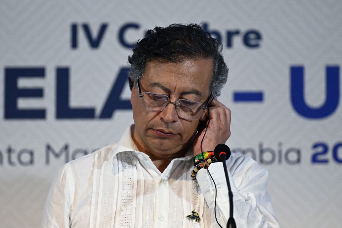 Gustavo Petro kolumbiai elnök kedden elrendelte, hogy országa biztonsági erői függesszék fel a hírszerzési információk megosztását az Egyesült Államokkal