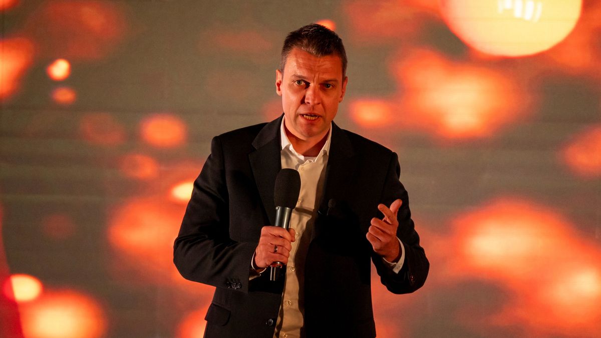 Menczer Tamás videóban reagált arra, hogy az Ukrajnába küldött pénzeket a háborús maffia viszi haza