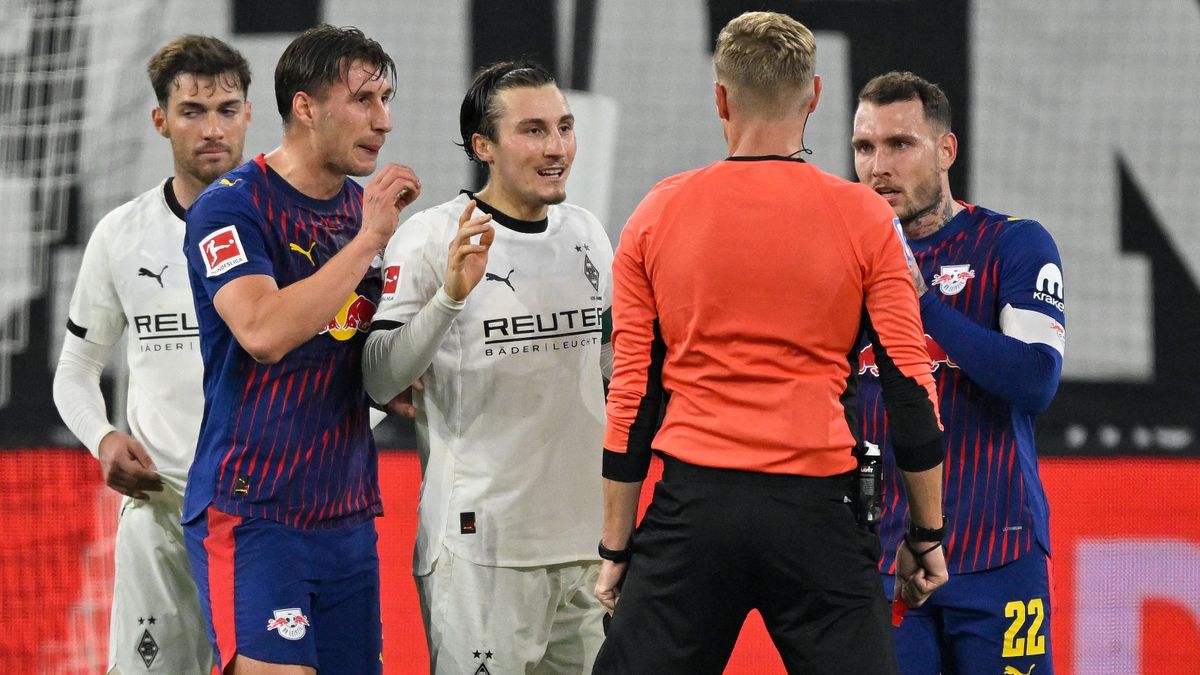 Gulácsi Péter és Willi Orbán csapata a videóbírónak köszönhette, hogy nem kapott ki idegenben.