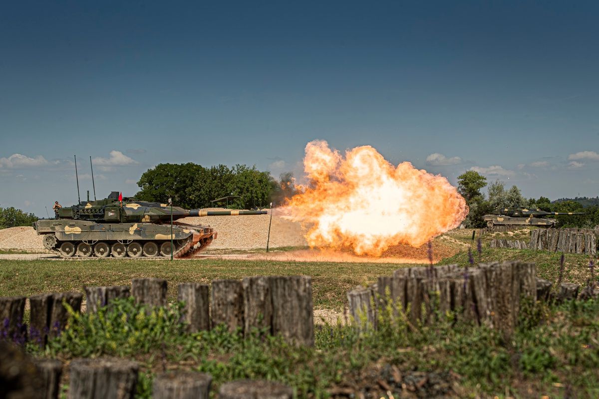 Gyakorlaton a honvédség Leopard 2A7HU harckocsija (Forrás: Honvédelem.hu)