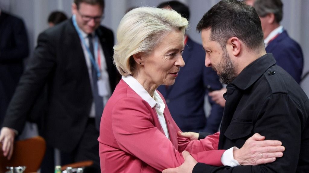 Ursula Von der Leyen és Volodimir Zelenszkij (Fotó: AFP)