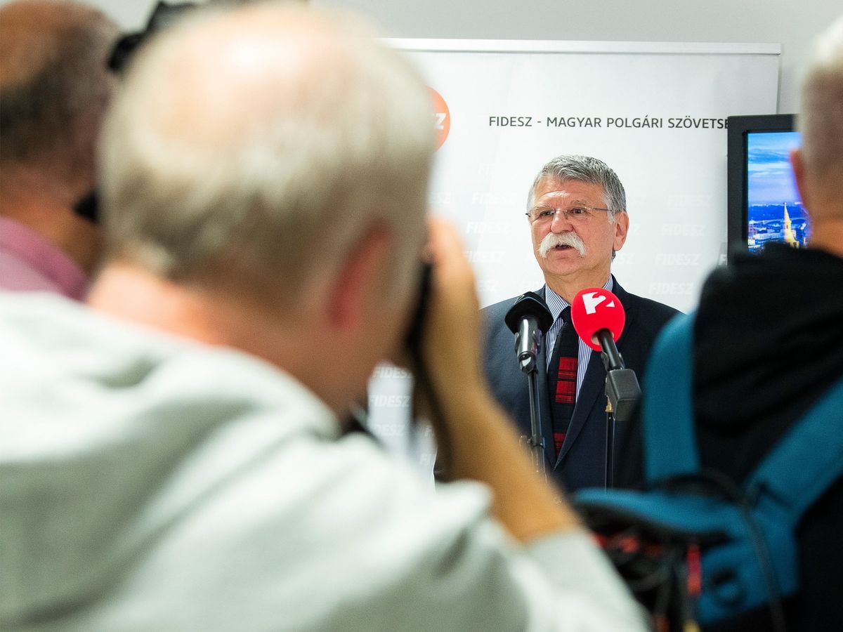 Nyíregyháza, 2025. november 12.
Kövér László, az Országgyűlés elnöke sajtótájékoztatót tart a Fidesz és a KDNP országjárásának nyíregyházi fóruma előtt 2025. november 12-én.
MTI/Balázs Attila