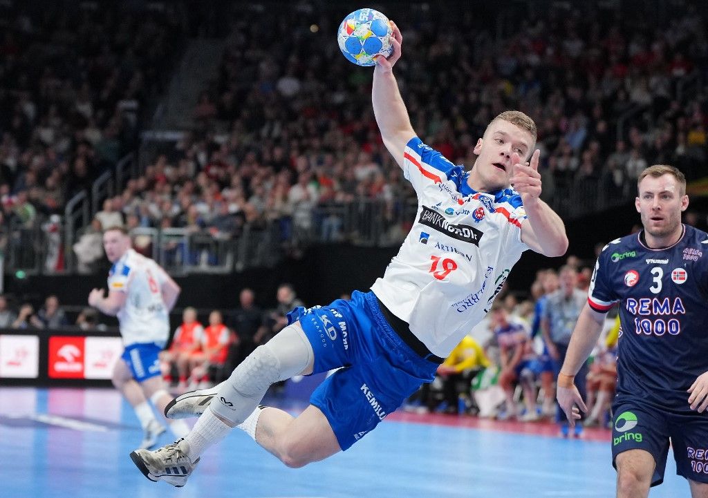 13 January 2024, Berlin: Handball: European Championship, Faroe Islands - Norway, preliminary round, Group D, match day 2. Oli Mittun (l) from the Faroe Islands scores a goal alongside Norway's Vetle Eck Aga (r). Photo: Soeren Stache/dpa (Photo by SOEREN STACHE / dpa Picture-Alliance via AFP)