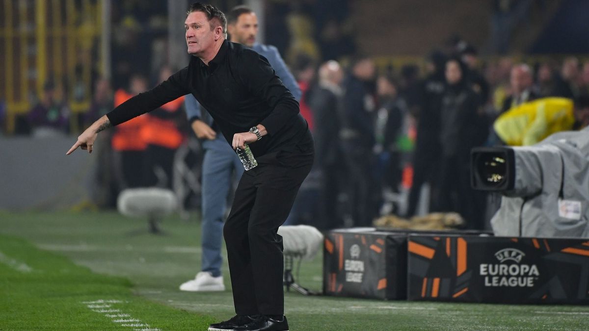 Kemény kérdések jöttek elő, Robbie Keane mégis csak nevetgélt a sajtótájékoztatón