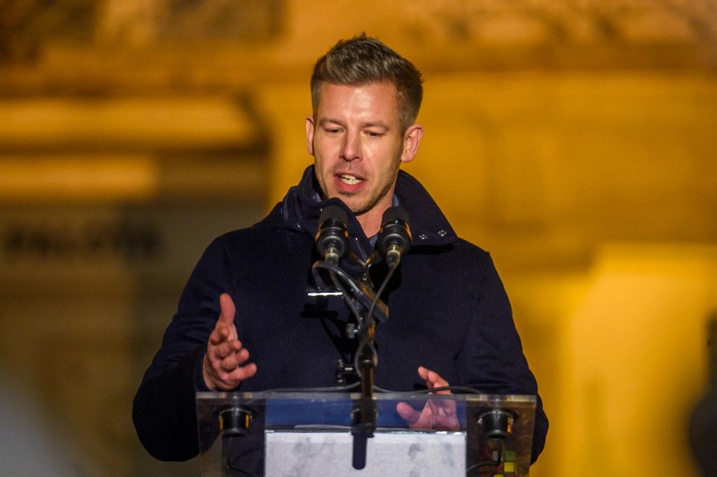 Hungarian oposition leader Peter Magyar speaks to protesters demanding Prime Minister Viktor Orban's resignation over the government's perceived inaction about widespread abuse in child care institutions in Budapest, on December 13, 2025. The demonstration called by with TISZA party opposition's leader after fresh abuse allegations surfaced at a scandal-hit juvenile detention center. (Photo by Ferenc ISZA / AFP)