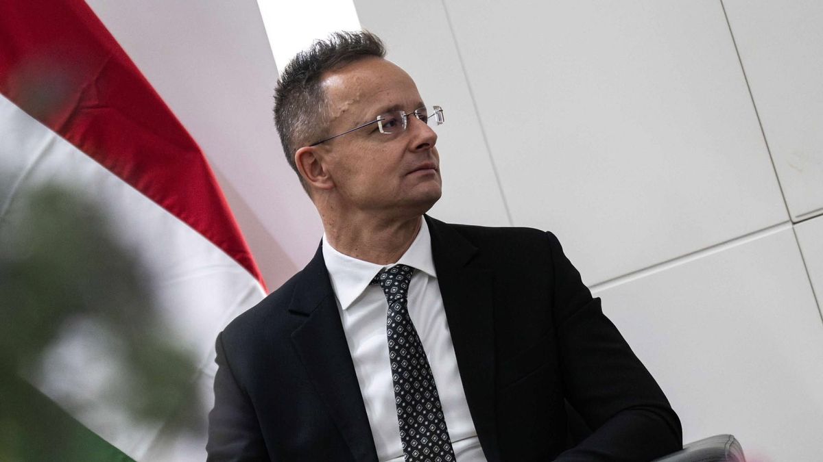 Szijjártó Péter: Brüsszel minden létező szabály áthágására készen áll, hogy háborúba vihesse Európát