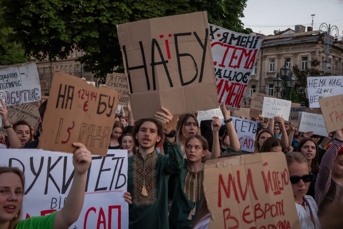 A NABU nyomozóját egy nappal a vitatott törvény aláírása előtt csukták le