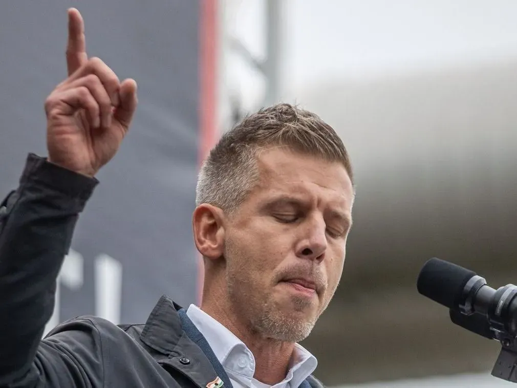 Az egészségügy se szent, ha Brüsszel háborújának pénzeléséről van szó. /Fotó: Facebook /Magyar Péter