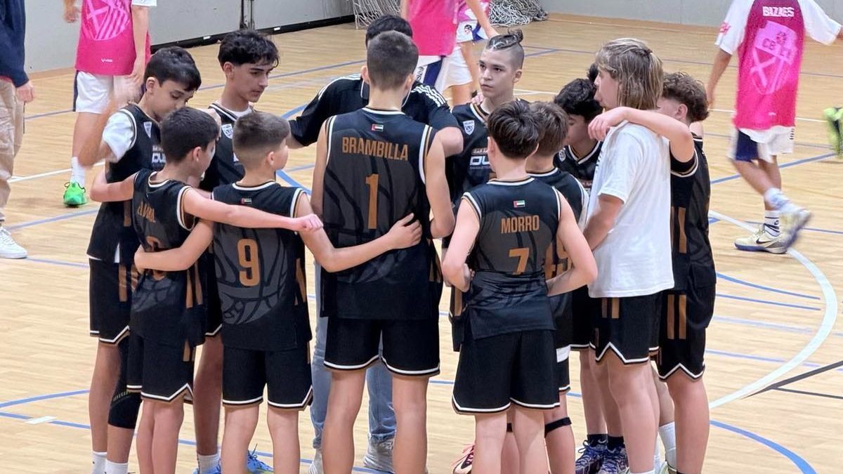 A Vasas tehetsége szinte itta a Dubai Basketball Academy edzőjének minden szavát.