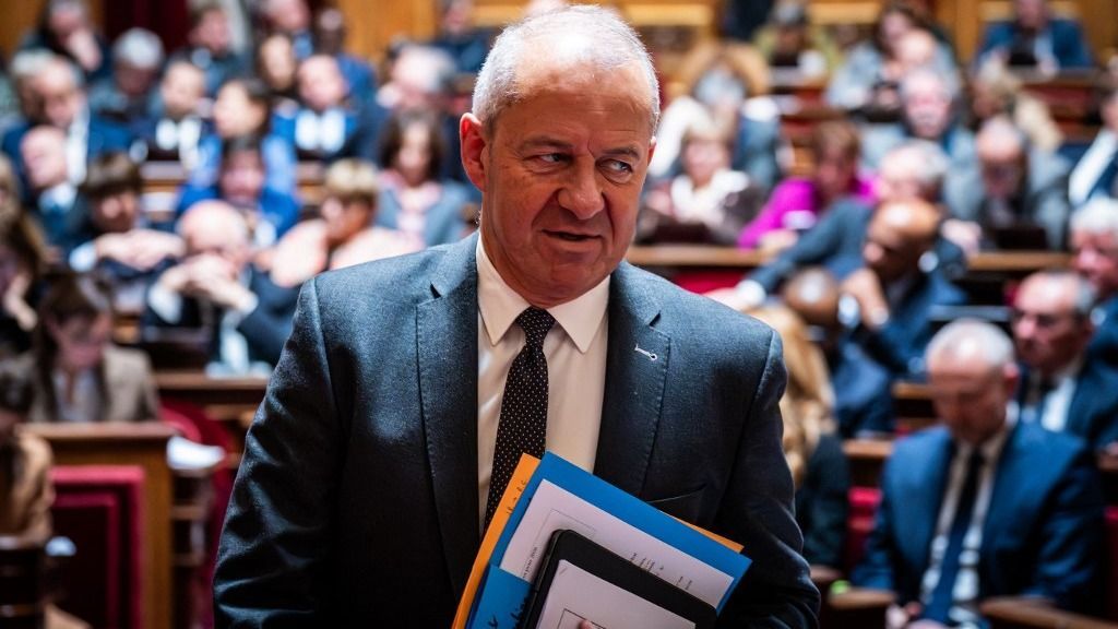 Jean-François Husson elítélte, hogy a kormánytól „semmilyen segítséget nem kapott a konszenzus kialakításához”