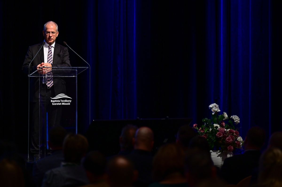 Debrecen, 2025. október 15.
Kósa Lajos fideszes országgyűlési képviselő, az Országgyűlés honvédelmi bizottságának elnöke beszédet mond a Kábítószer-ellenes küzdelem új alapokon - a megelőzés társadalomépítő ereje című konferencián a debreceni Kölcsey Központban 2025. október 15-én.
MTI/Czeglédi Zsolt