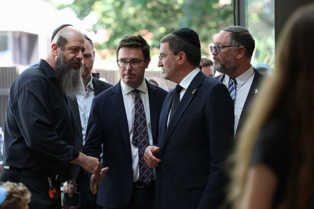 National Party leader David Littleproud and Julian Leeser of the Liberal Party attend the funeral of rabbi Eli Schlanger, who was killed in the December 14 Bondi beach shooting attack, at the Chabad of Bondi Synagogue in Sydney on December 17, 2025. Australia held the first funeral on December 17 for victims of the Bondi Beach mass shooting, as large crowds gathered to grieve a rabbi slain in the attack. Sajid Akram and his son Naveed opened fire on a Jewish festival at the famed surf beach on December 14 evening, killing 15 people and wounding dozens more. (Photo by Hollie ADAMS / POOL / AFP)