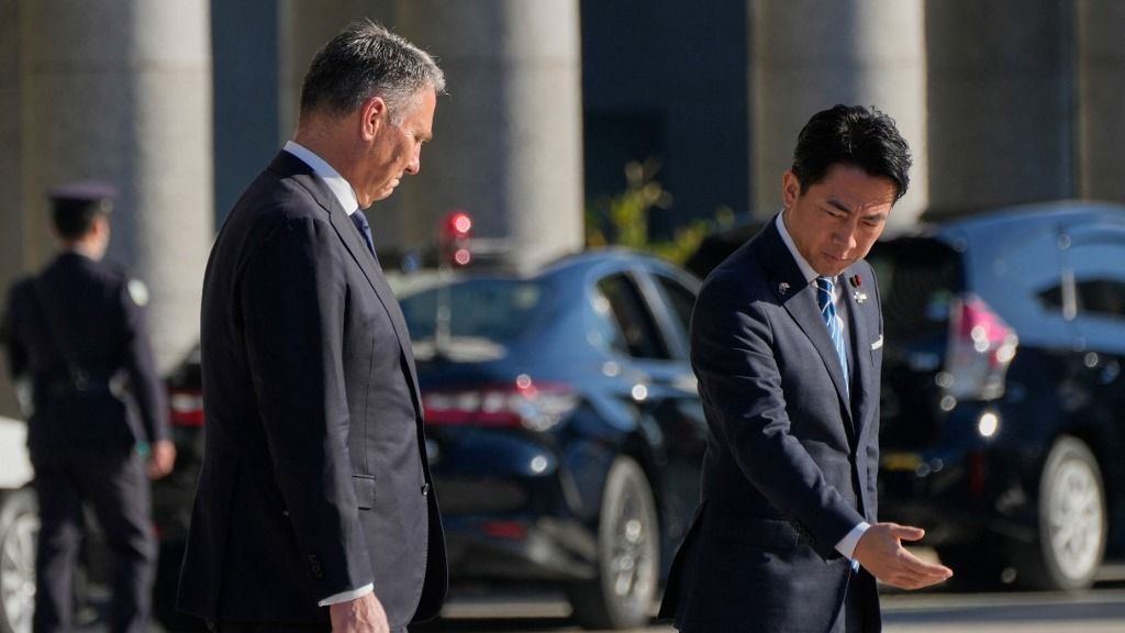 Koizumi Sindzsiró japán és Richard Marles ausztrál védelmi miniszter