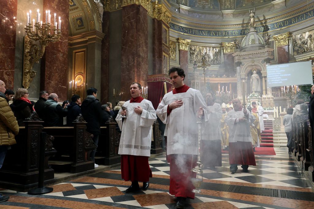 Erdő Péter karácsonyi éjféli szentmisét celebrált a Szent István-bazilikában