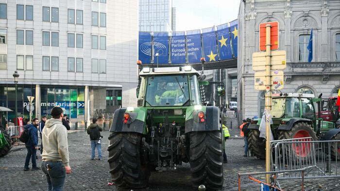 Tractors arrive in front of the European Parliament, during a farmers' protest to denounce the reforms of the Common Agricultural Policy (CAP) and trade agreements such as the Mercosur, in Brussels, on December 18, 2025, organised by Copa-Cogeca, the main association representing farmers and agricultural cooperatives in the EU. EU Farmers, particularly in France, worry the Mercosur deal -- which will be discussed at the EU leaders meeting -- will see them undercut by a flow of cheaper goods from agricultural giant Brazil and its neighbours. They also oppose plans put forward by the European Commission to overhaul the 27-nation bloc's huge farming subsidies, fearing less money will flow their way. (Photo by NICOLAS TUCAT / AFP)