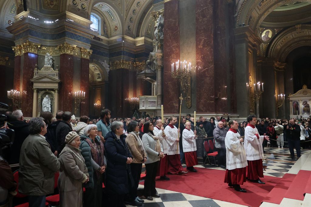 Erdő Péter karácsonyi éjféli szentmisét celebrált a Szent István-bazilikában
