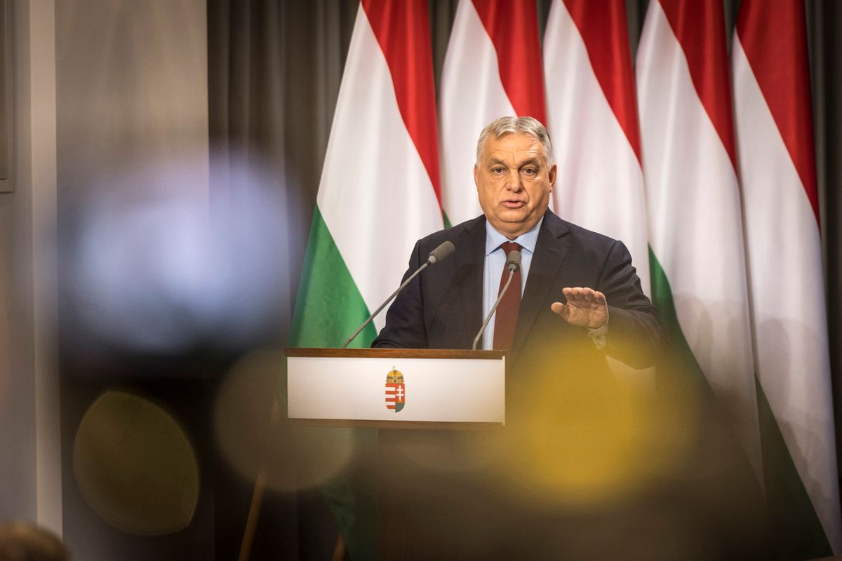 A Miniszterelnöki Kommunikációs Főosztály által közreadott képen Orbán Viktor miniszterelnök beszédet mond a kormány és a munkaadói, valamint a munkavállalói oldal közötti, jövő évi bérmegállapodás aláírásán a Karmelita kolostorban 2025. december 4-én