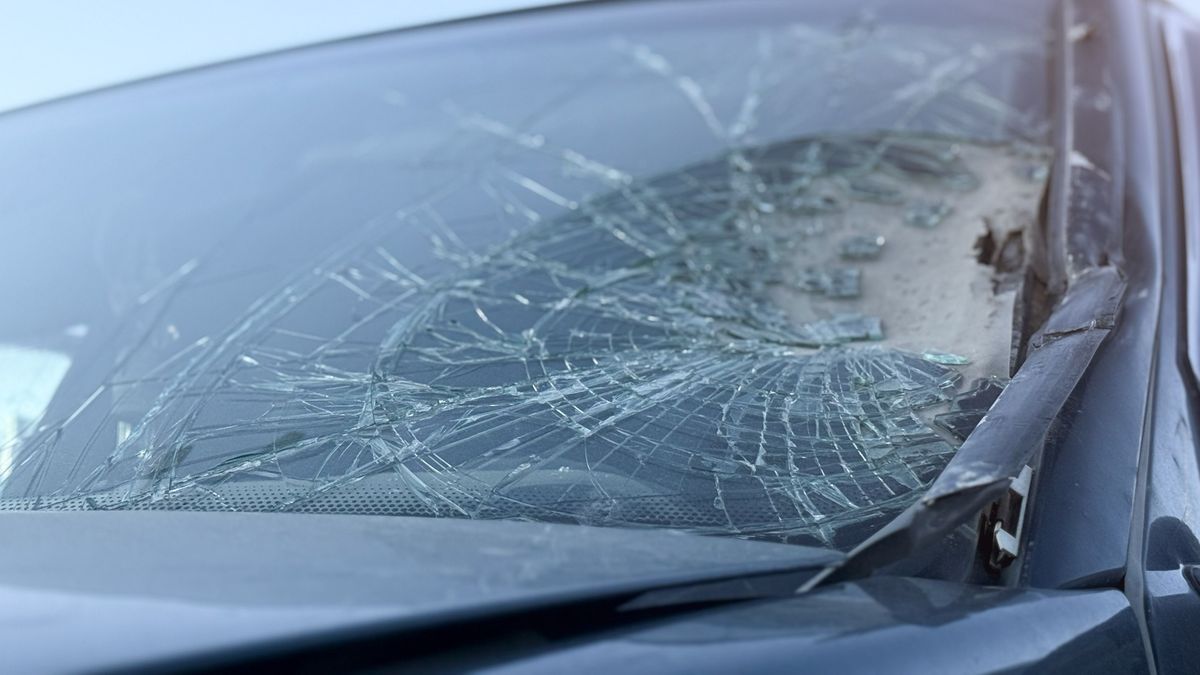 Végleg eltiltanák a vezetéstől a Nagykörút ámokfutóját, aki lopott autóval okozott balesetet