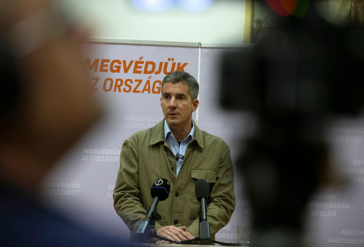 Kecskemét, 2025. november 4.
Kocsis Máté, a Fidesz parlamenti frakcióvezetője sajtótájékoztatót tart a Fidesz és a KDNP országjárása keretében tartott kecskeméti lakossági fórum előtt 2025. május 12-én.
MTI/Bús Csaba