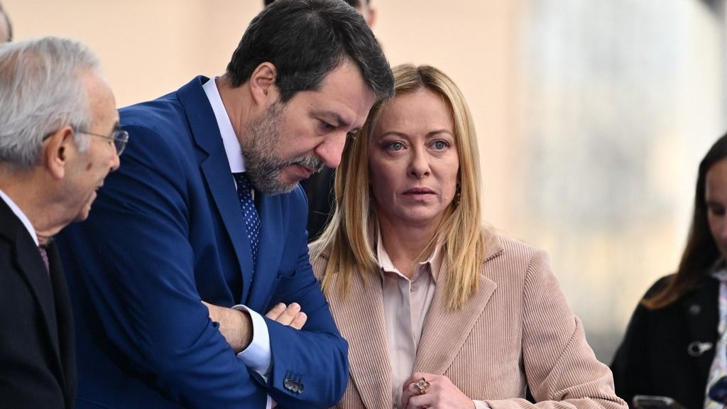 Negyven százalék szerint a római kormánynak le kell állítani Ukrajna pénzügyi és katonai segítését