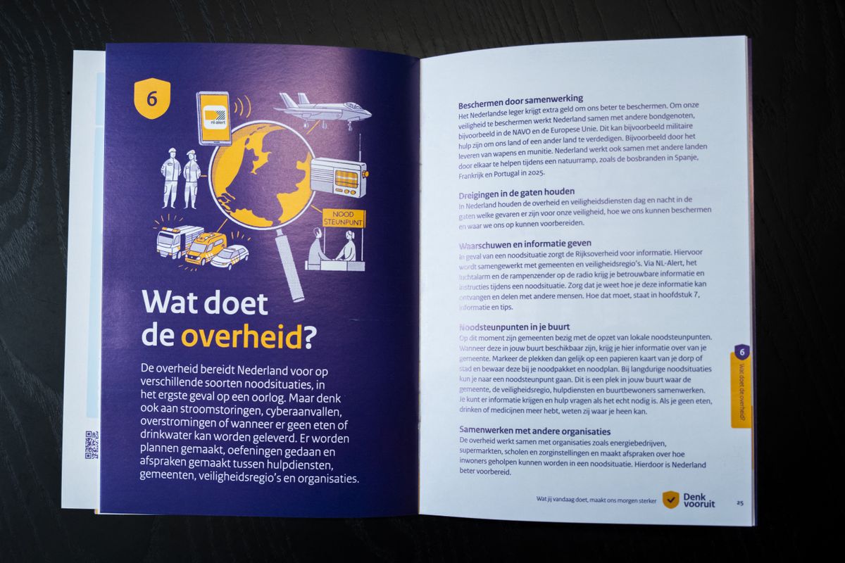 Minden holland háztartás kap egy 33 oldalas kormányzati kézikönyvet a vészhelyzetekre való felkészülésről. 