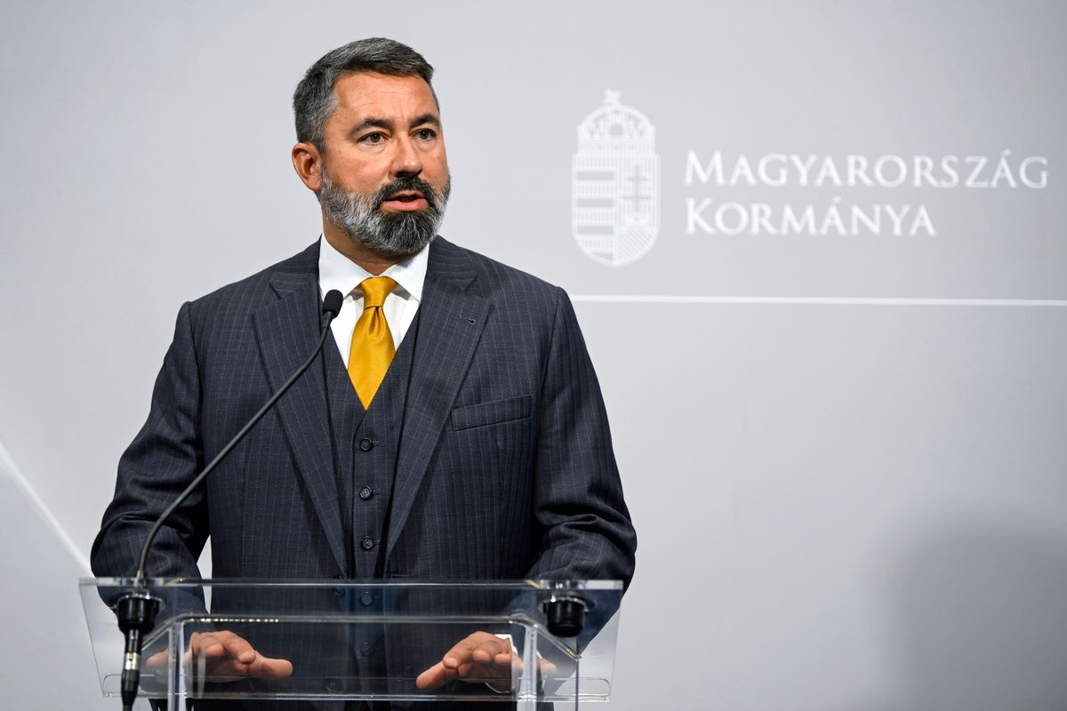 Budapest, 2025. november 3.
Hidvéghi Balázs, a Miniszterelnöki Kabinetiroda parlamenti államtitkára a nemzeti konzultációról tartott sajtótájékoztatón a Miniszterelnökségen 2025. november 3-án.
MTI/Purger Tamás