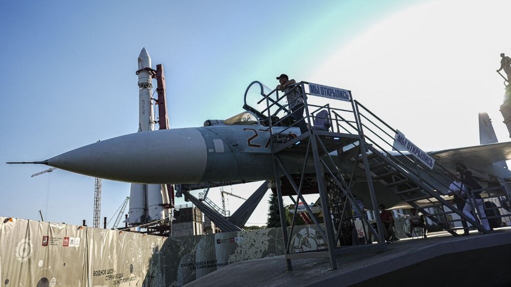 Ukrán partizánok gyújtottak fel két orosz harci repülőgépet