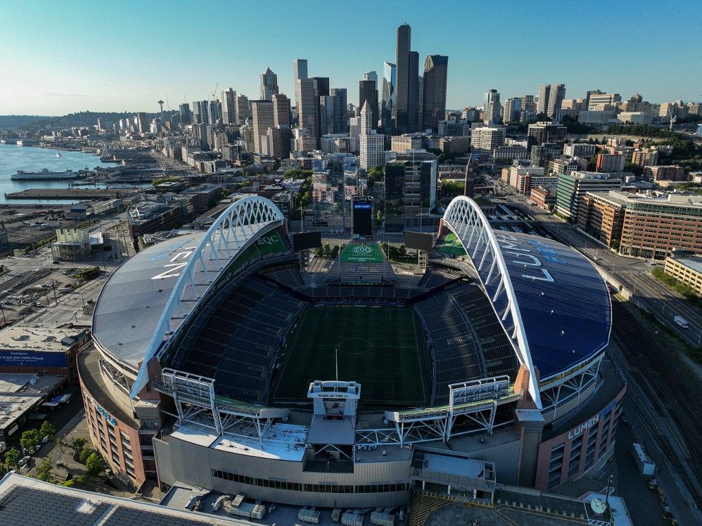 A Lumen Field Stadion Seattle-ben, itt csap össze Irán és Egyiptom a Seattle Pride Match keretében. Öngólt rúgott a FIFA