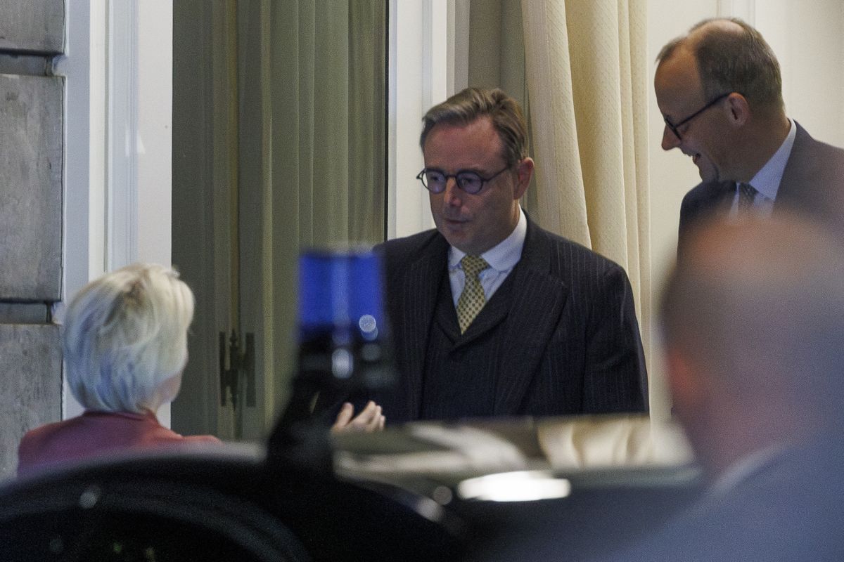 Ursula von der Leyen Merzet is magával vitte lobbizni