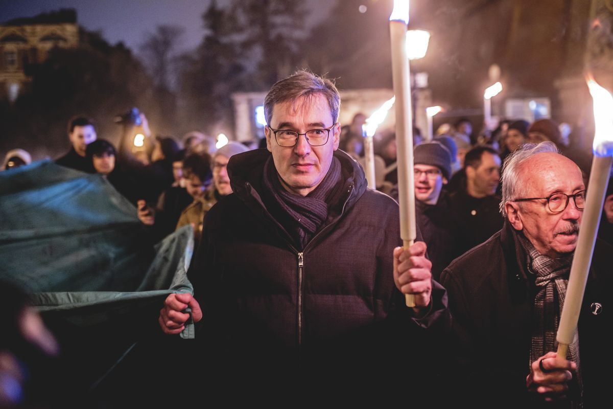 Karácsony Gergelyék tüntetése a Clark Ádám téren