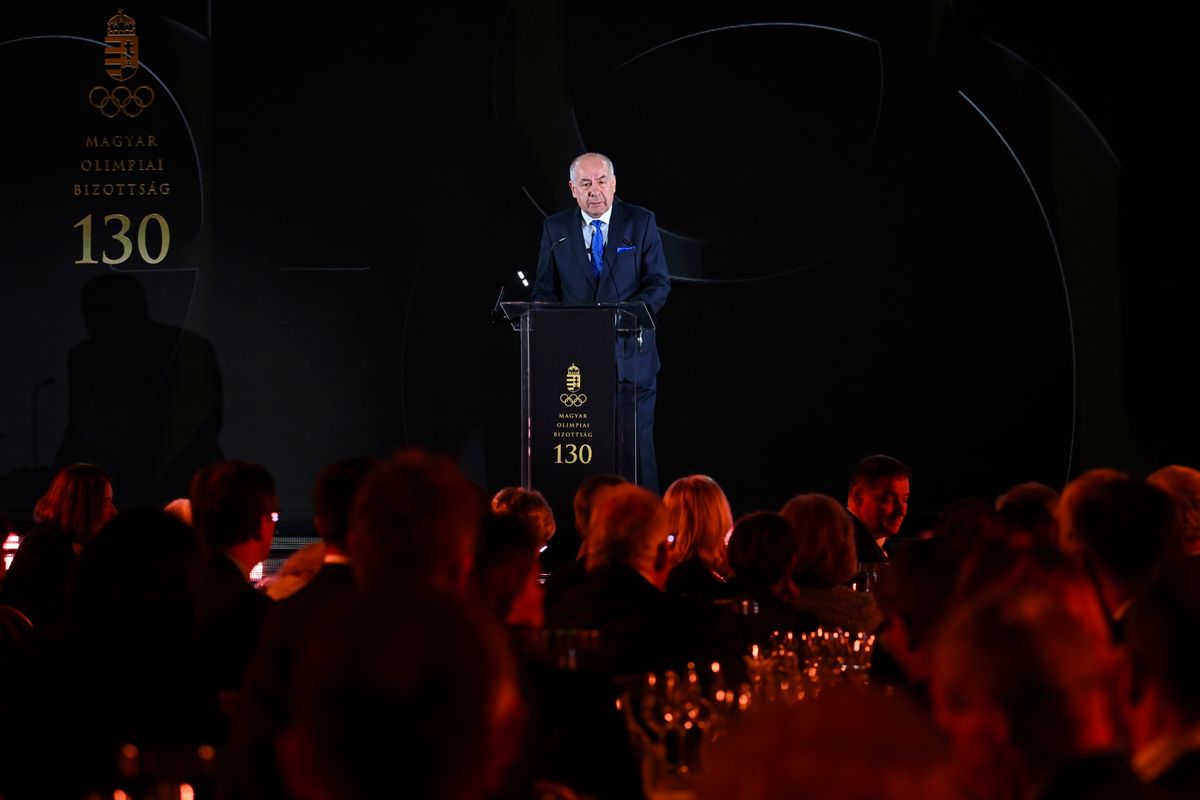 Budapest, 2025. december 15.
Sulyok Tamás köztársasági elnök beszédet mond a Magyar Olimpiai Bizottság (MOB) alapításának 130. évfordulója alkalmából rendezett gálaesten a Szépművészeti Múzeumban 2025. december 15-én.
MTI/Illyés Tibor