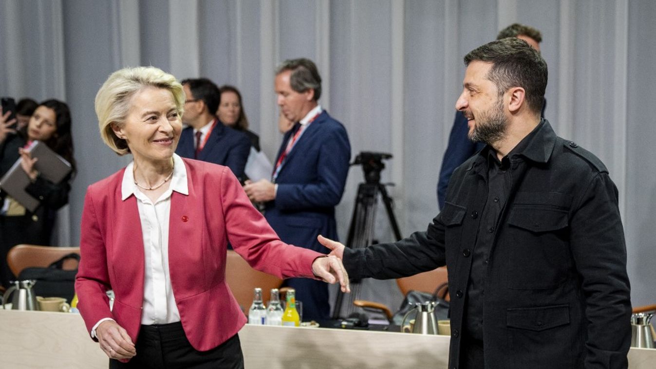 Volodimir Zelenszkij ukrán elnök és Ursula von der Leyen, az EB elnöke (Fotó: AFP)