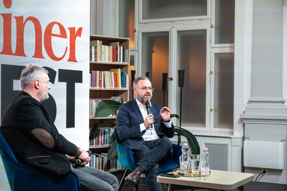 Mi a végsőkig ragaszkodni fogunk a békepárti álláspontunkhoz, és nem fogjuk hagyni, hogy kockára tegyék a magyar emberek biztonságát és megélhetését – jelentette ki Orbán Balázs Forrás: Facebook