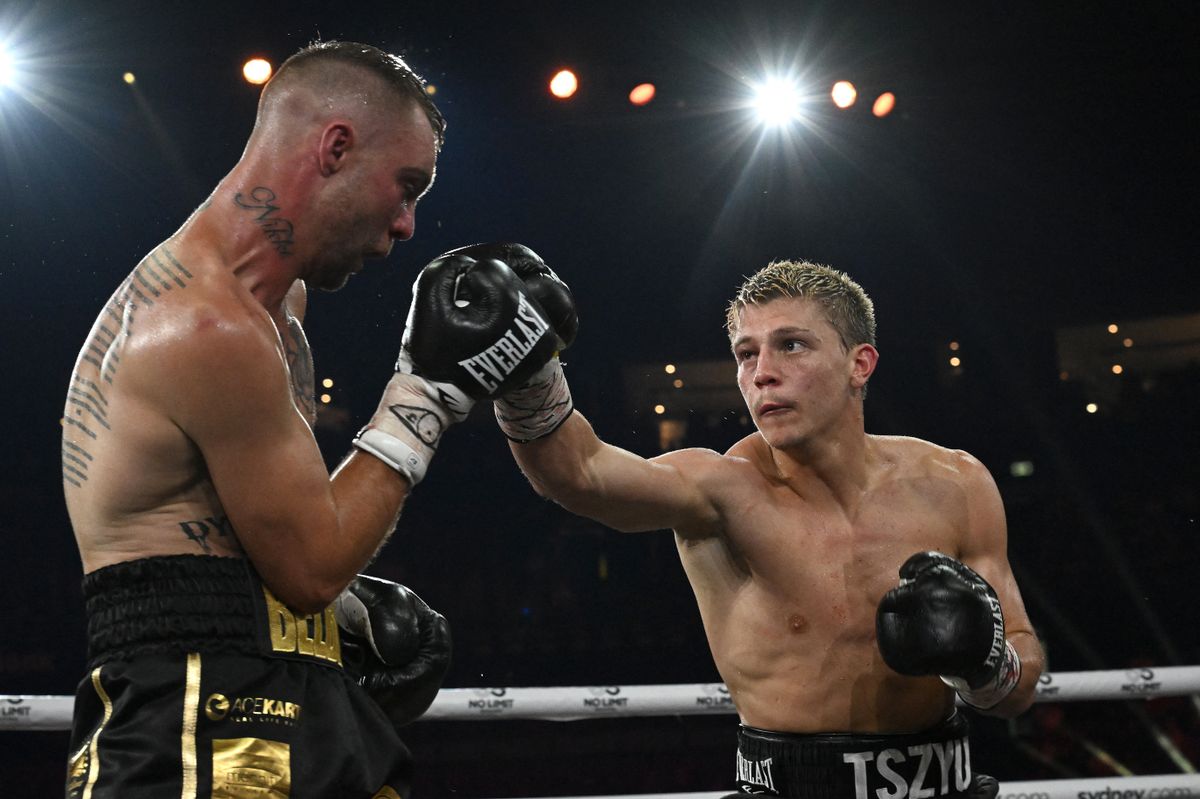 Nikita Tszyu a diploma megszerzését követően visszatért a ringbe, ahol veretlenül menetel