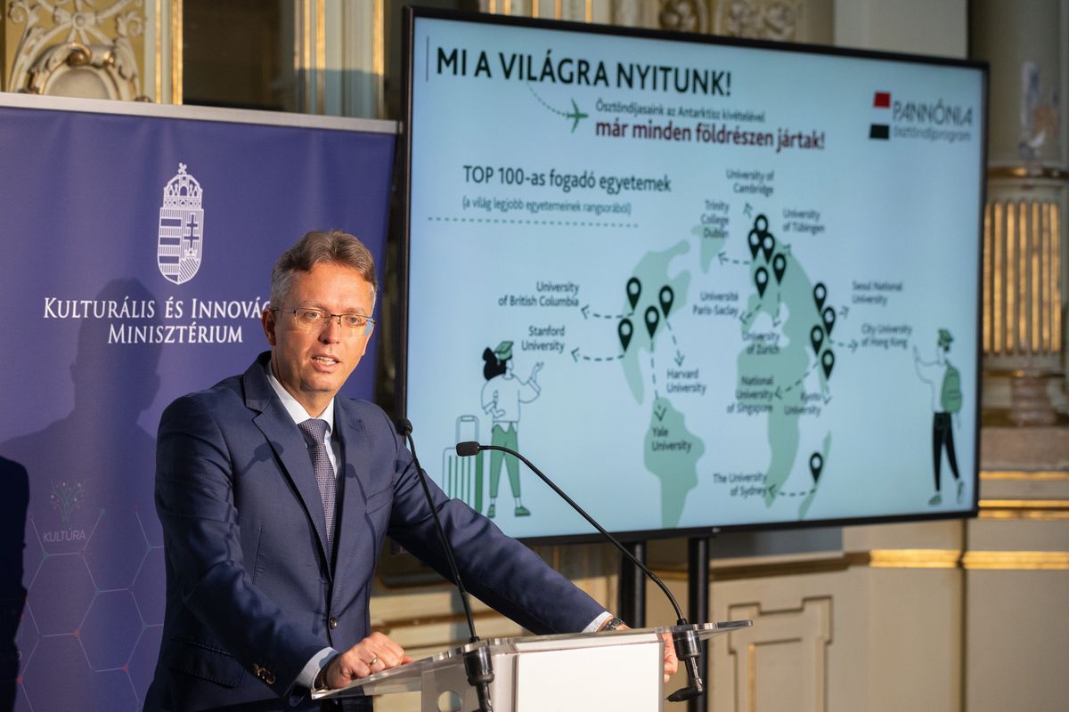 Budapest, 2025. szeptember 16.
Hankó Balázs kultúráért és innovációért felelős miniszter a Pannónia Ösztöndíjprogram első évének eredményeiről tartott sajtótájékoztatón 2025. szeptember 16-án.
MTI/Kocsis Zoltán