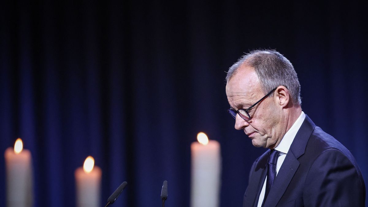 Merz Magdeburgban: tüntetők és füttykoncert