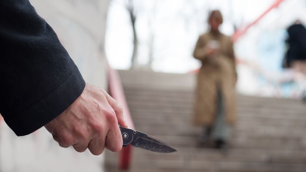 Kést rántott a rabló – a nő hősiesen védekezett, párja elmenekült + videó