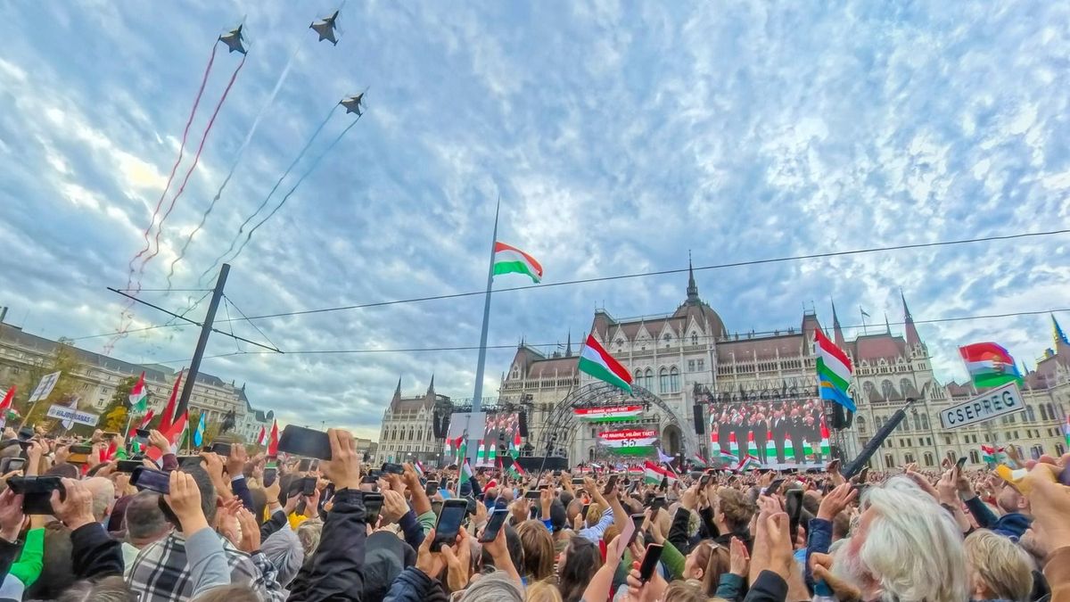 20251023 Budapest

A Békemenet a Kossuth téren, ahol a brüsszeli háborús politika elutasítását és Magyarország szuverenitásának megőrzését hangsúlyozta Orbán Viktor.

Fotó: Csudai Sándor (CSS)
MW