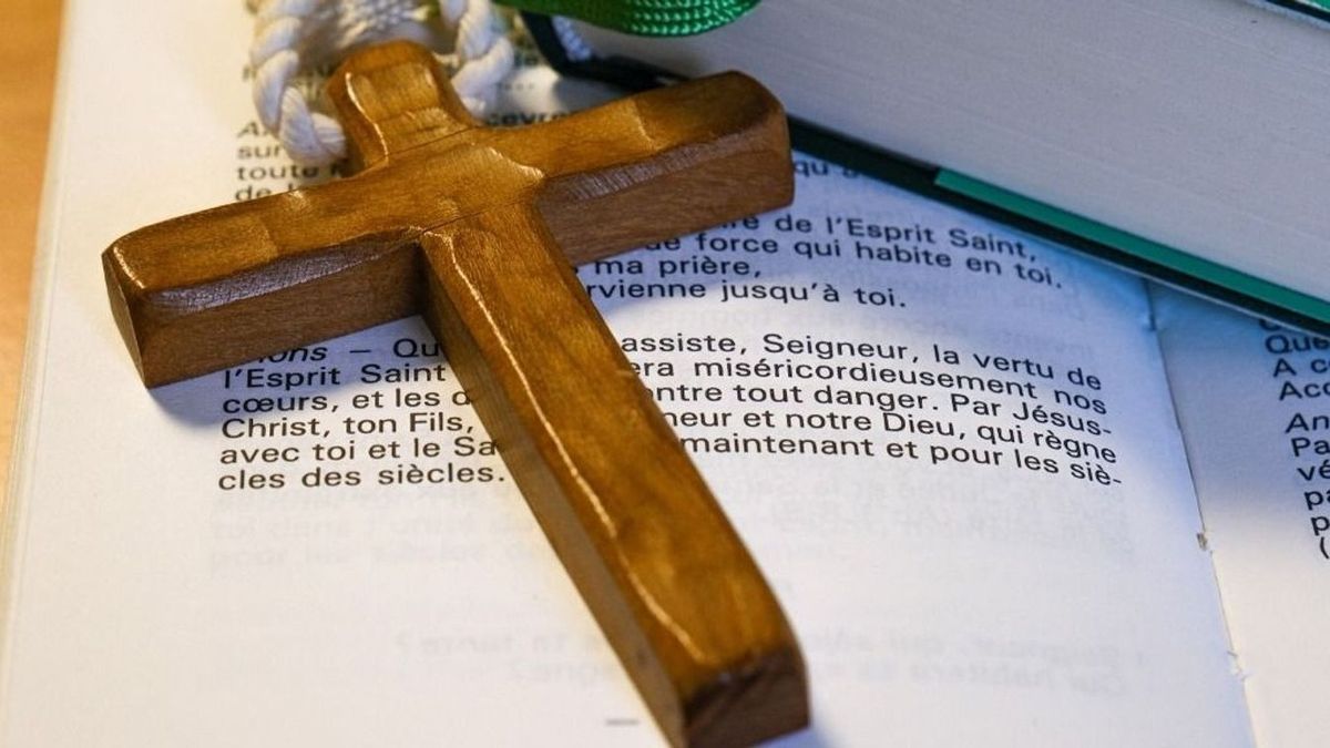 Kicenzúrázott Jézus és felperzselt templomok – döbbenetes adatok a friss keresztényellenes bűnügyi statisztikából