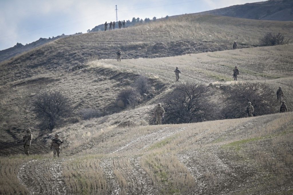 Mentőakció a lezuhant gép miatt Törökországban (Fotó: AFP)