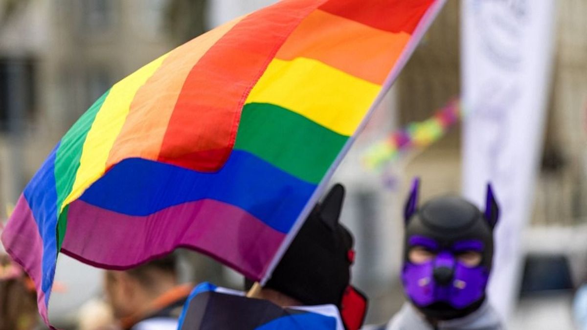 A fekete Mikulás és fehér férje – ilyen és hasonló könyveket ajánlanak az általános iskolásoknak