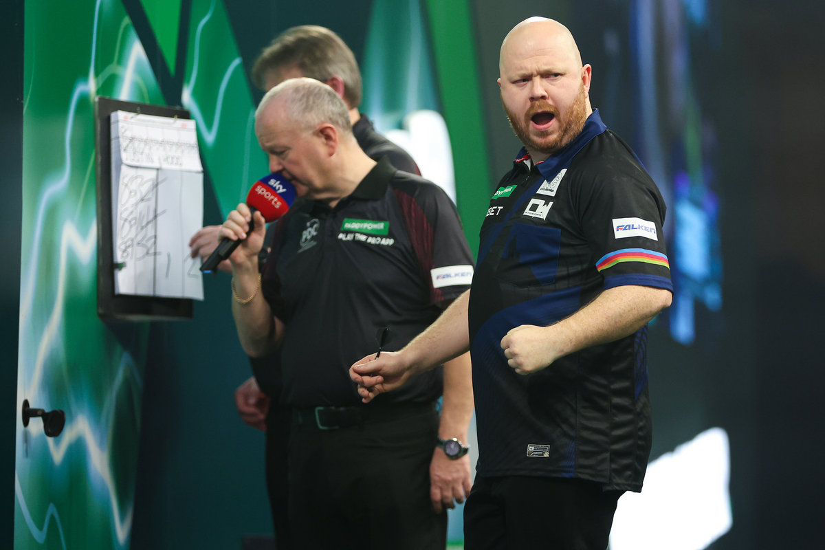 Justin Hood idegei bírták jobban a fantasztikus összecsapás végét a darts-vb-n