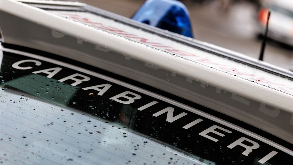 Ismeretlenek kétmillió eurót zsákmányoltak egy pénzszállító járműből, miközben az A2-es autópályán pokoli káoszt okoztak